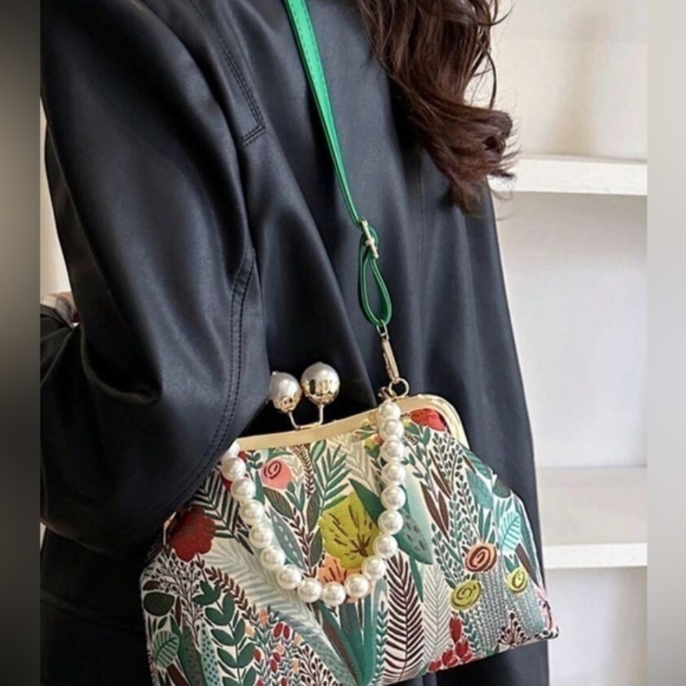 ✨NEW✨ Clip-On Chinese Shoulder Crossbody purse Pearl Chain - embroidered floral - Picture 2 of 8